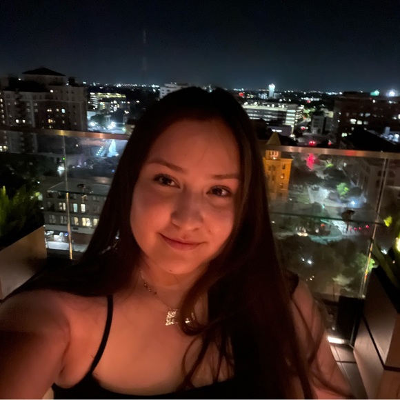 Meet your Posher, Jessica - Picture 1 of 1